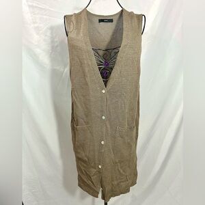Datum brown tight knit vest size M